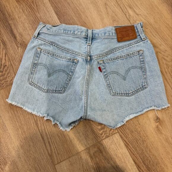 Levi’s 501 Cutoff Denim Shorts Light Wash Size 28 - Picture 3 of 9